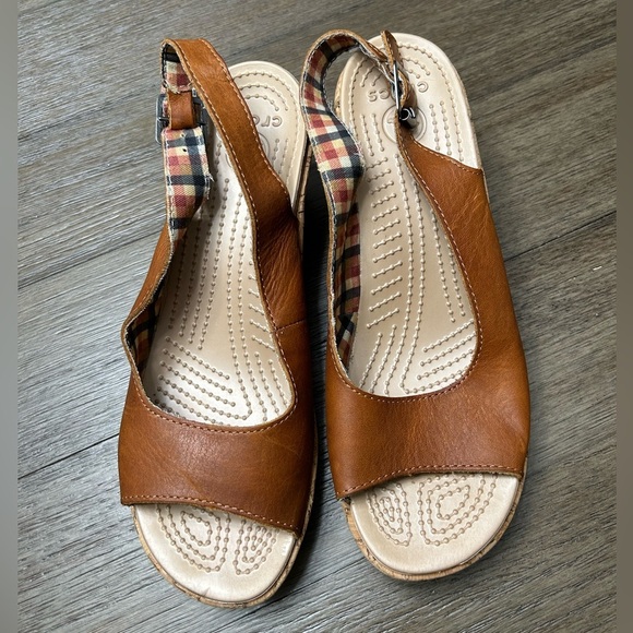 Crocs Women's A-Leigh Cork Heel Peep Toe Leather Slingback Tan Sandals Size‎ 10 - Picture 2 of 14